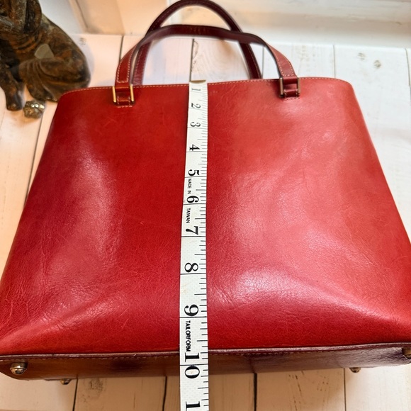Kate Spade | Vintage Red All Leather Tote, Made in Itay - Picture 14 of 16